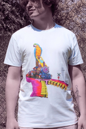 T-shirt Train with a parrot